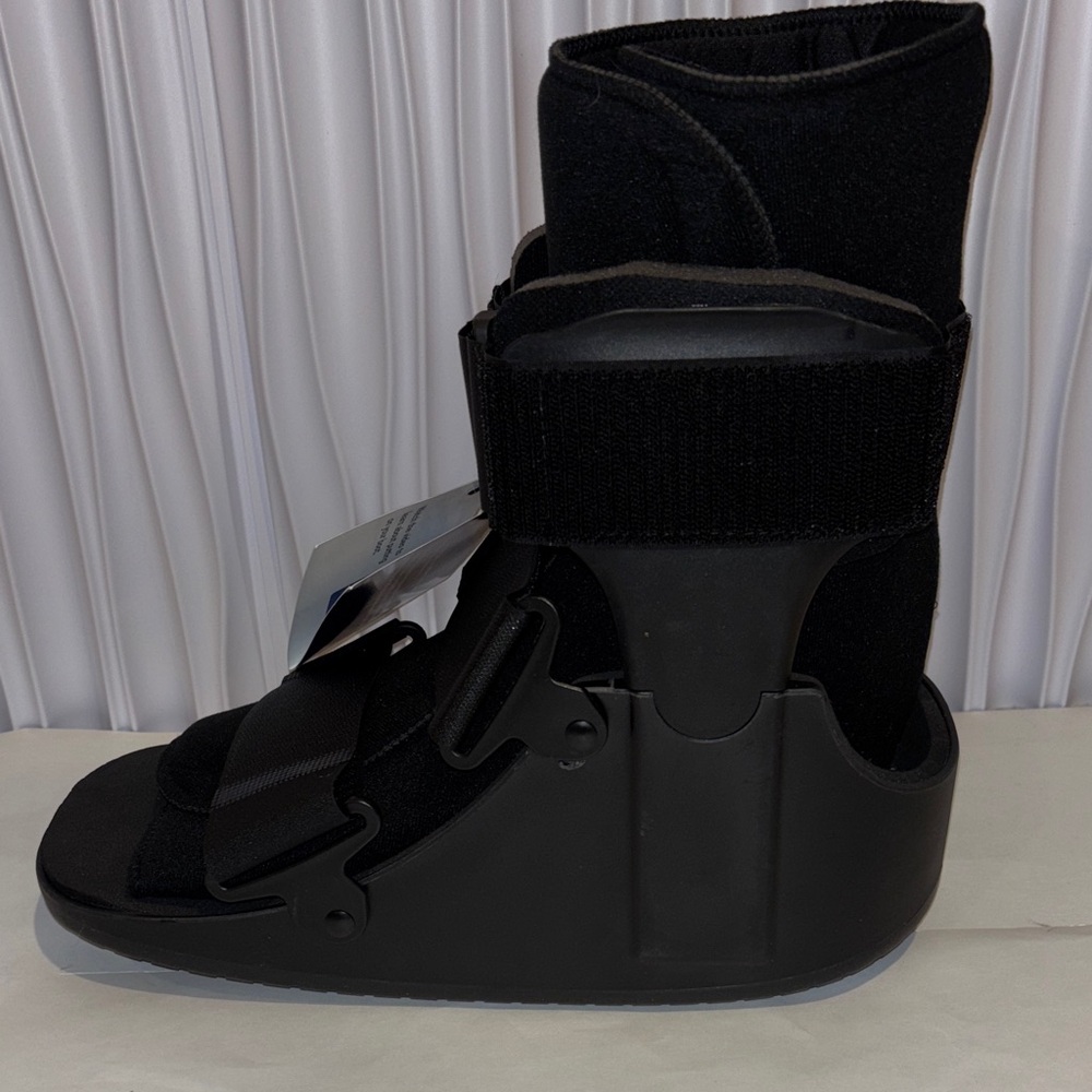 United ortho Black Orthopedic Walking Boot L NWT